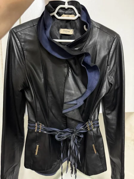 Кожаная женская куртка Vicentini размер S — abaya, trench coat, academic gown
