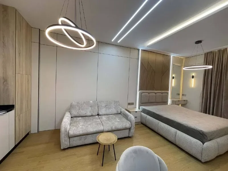 Студия — studio couch, four-poster