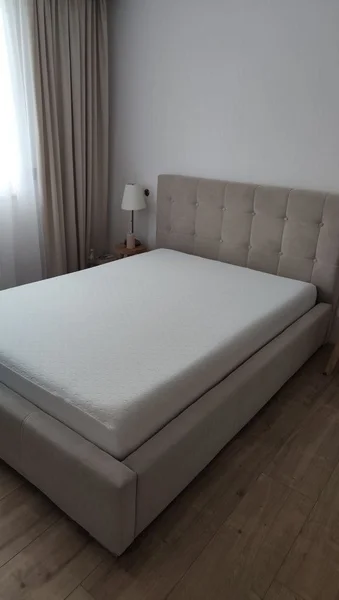 Двуспальная кровать 160х200 с матрасом Ashley Furniture — studio couch
