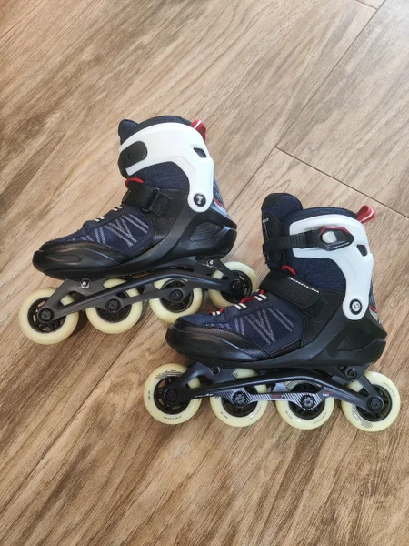Роликовые коньки 43 размер — knee pad, disk brake