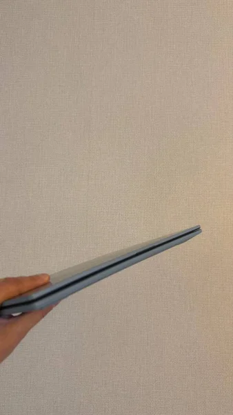 ASUS Vivobook Go 15 (Ryzen 5 7520U / 8GB / 512GB SSD) — nail, letter opener