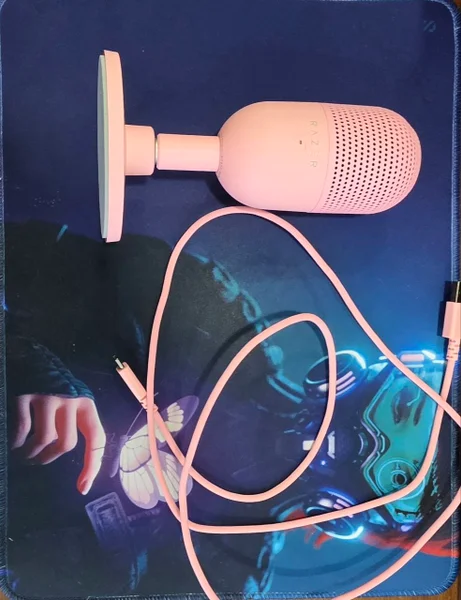 Компактный микрофон Razer Seiren V3 Mini