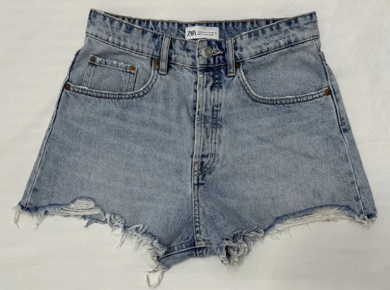 Детские игрушки: музыкальная машинка и деревянный пазл — jean, miniskirt