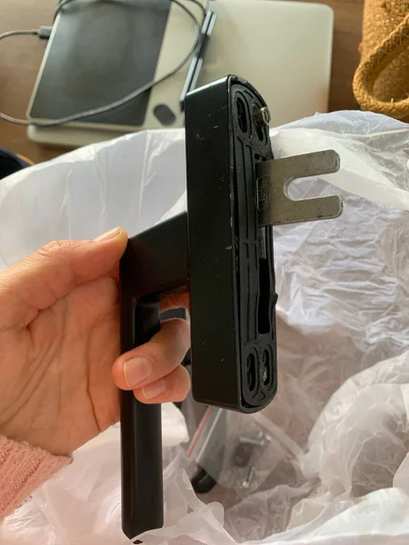 Мебельная ручка — switch, can opener, hook