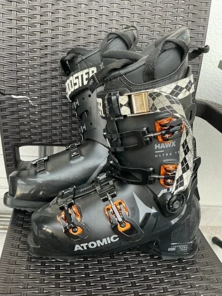 Горнолыжные ботинки Atomic Hawx Ultra 130 — knee pad, motor scooter, crash helmet