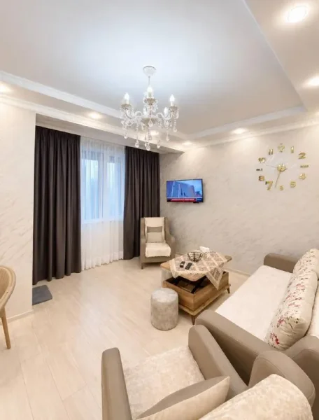 1-комнатную квартиру 50 кв.м. на год — window shade, home theater