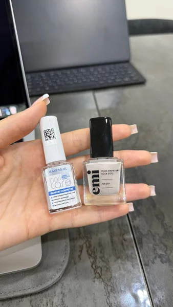 Набор: Лак для ногтей EMI Gel Effect и верхнее покрытие JEANMISHEL — pill bottle, sunscreen, lotion