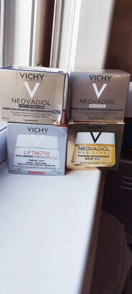 Набор Vichy Neovadiol Hyaluronic Lifactiv — packet