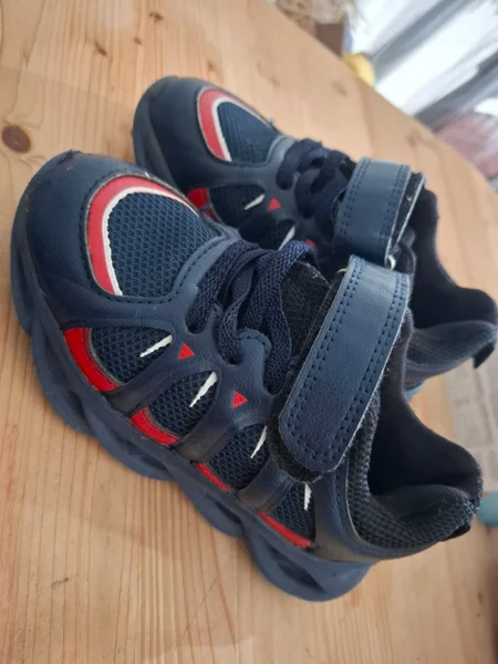 Кроссовки размер 28 — running shoe, knee pad