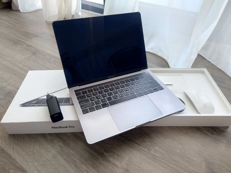 MacBook Pro 13 2019 i5 8GB — notebook, laptop, printer