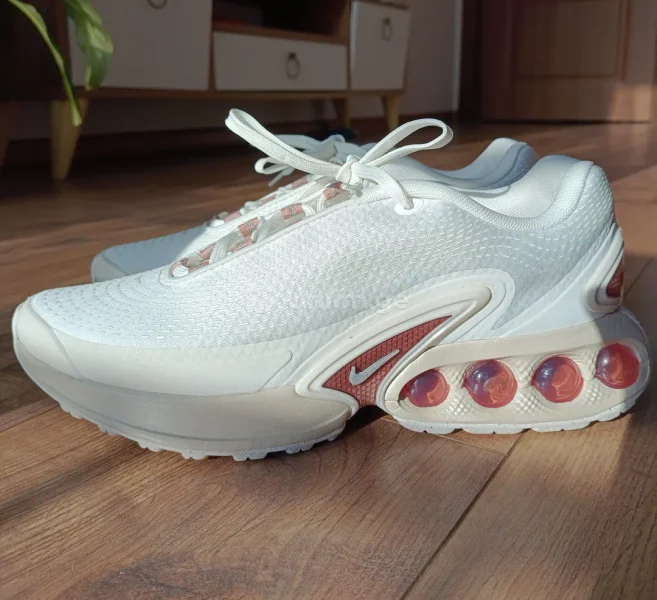 Женские кроссовки Nike Air Max Dn — running shoe
