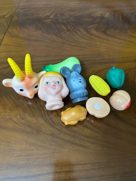 Игрушки и кукольный театр — piggy bank, hair slide