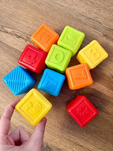 Кубики детские 10 шт — rubber eraser, pencil sharpener, whistle
