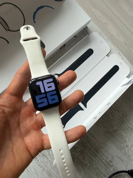 Apple Watch SE 44mm GPS Cellular Midnight — digital watch, cellular telephone