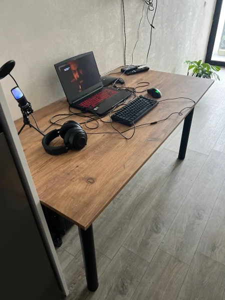 Стол — desk, mouse