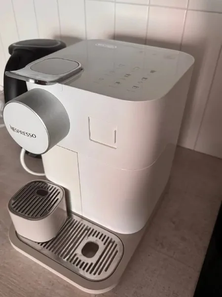 Кофемашина капсульная Delonghi Gran Lattissima Fresh Vitality — espresso maker