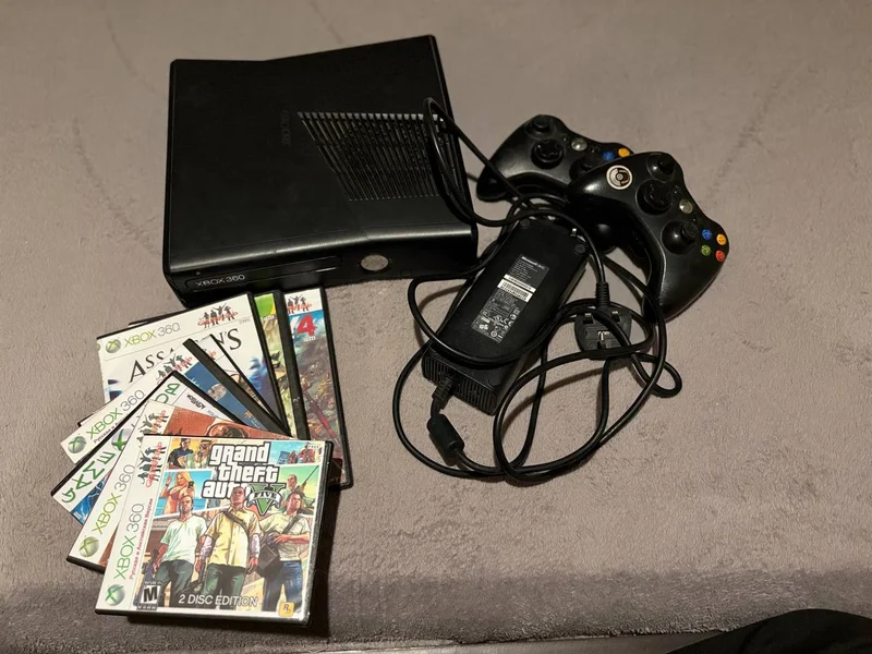 Xbox 360 Slim с комплектом игр и аксессуаров — joystick, modem, hard disc