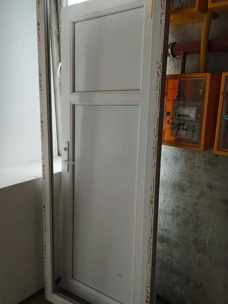 Дверь для санузла — refrigerator