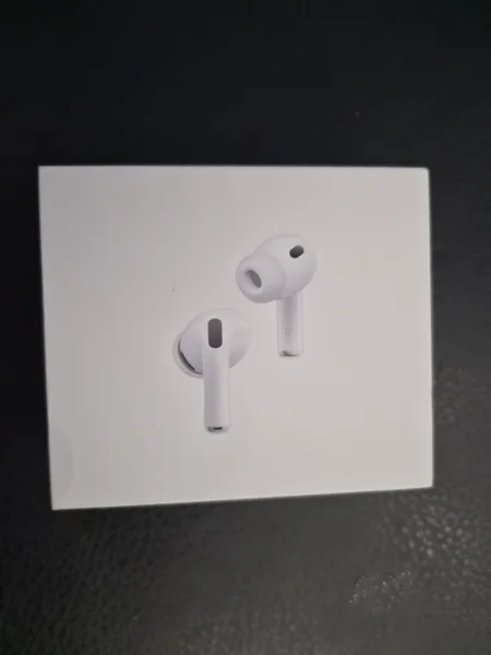 Apple AirPods Pro 3 — switch, hook