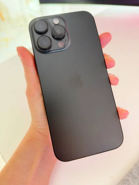 iPhone 16 Pro Max 256GB — remote control, cellular telephone, joystick