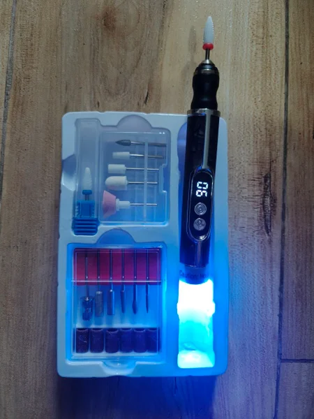 Портативный аппарат для маникюра с мини-лампой — screwdriver, carpenter's kit