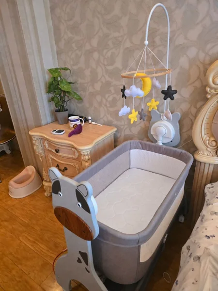 Кроватка для малыша с матрасиком и мобильником — tub, cradle