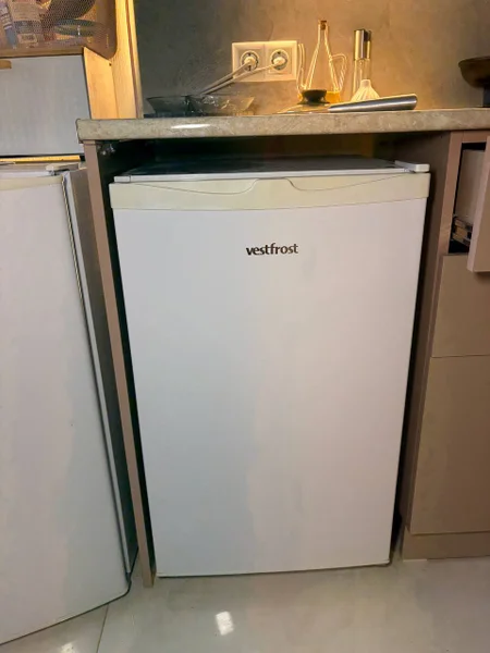 Маленький холодильник Vestfrost без морозилки — dishwasher, refrigerator