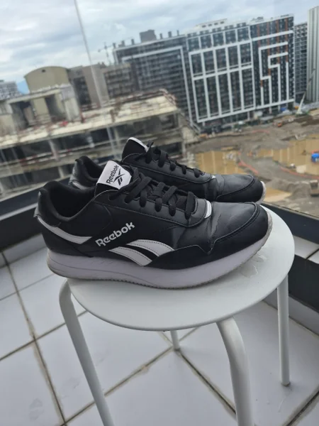 Две пары мужских кроссовок 43 размер — running shoe