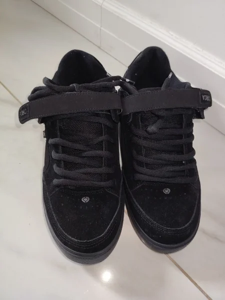 Кроссовки для скейтборда — sandal, knee pad, Loafer