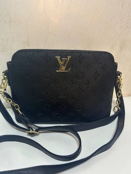 Сумка женская бренда Louis Vuitton в идеальном состоянии — purse