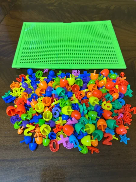 Детские игрушки и мелкая мозаика — jigsaw puzzle, tray