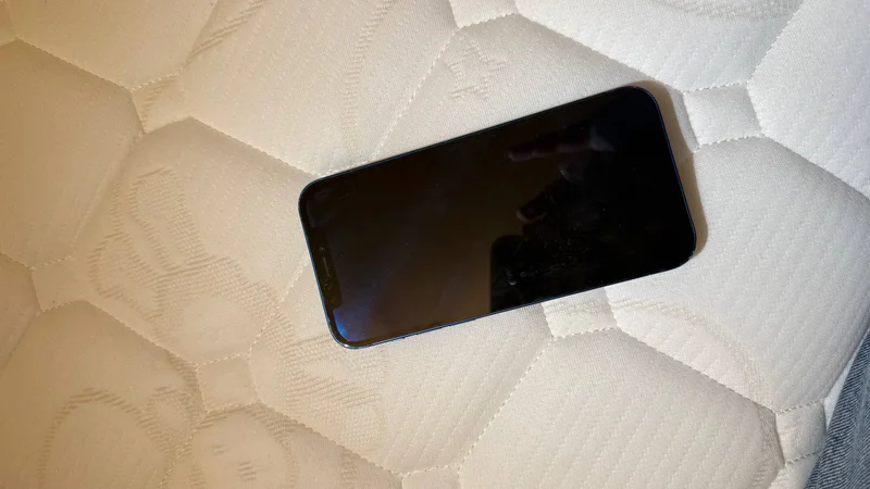 iPhone 12 128GB синий — paper towel