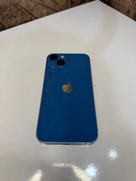 iPhone 13 256 GB — iPod, remote control