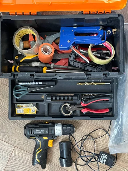 Ящик с инструментами — carpenter's kit