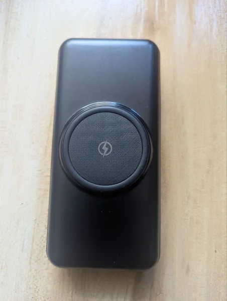 Повербанк 30000 мАч с беспроводной зарядкой — iPod, loudspeaker, switch
