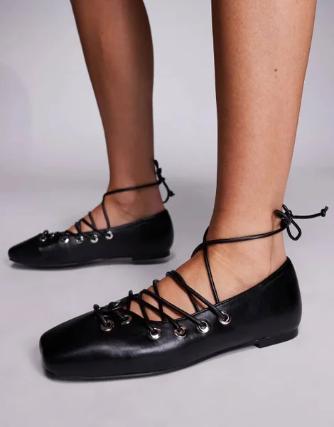 Public Desire чёрные туфли на шнуровке — sandal