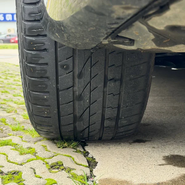 Летняя резина 295/40 R21 2021 года (2 колеса)