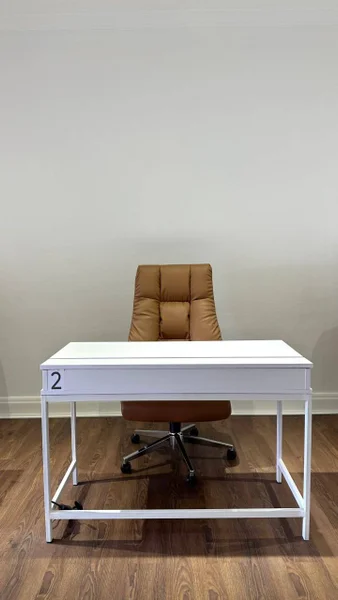 Стул — studio couch, desk, table lamp