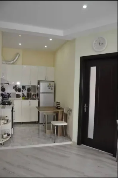 Квартира 2+1 на улице Лермонтова, 103 — microwave, dining table