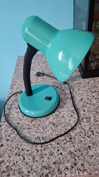 Настольная лампа и комикс/энциклопедия — table lamp