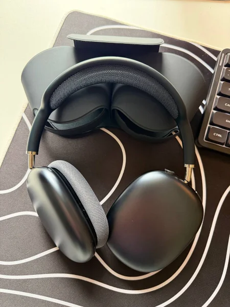 Airpods Max — loudspeaker