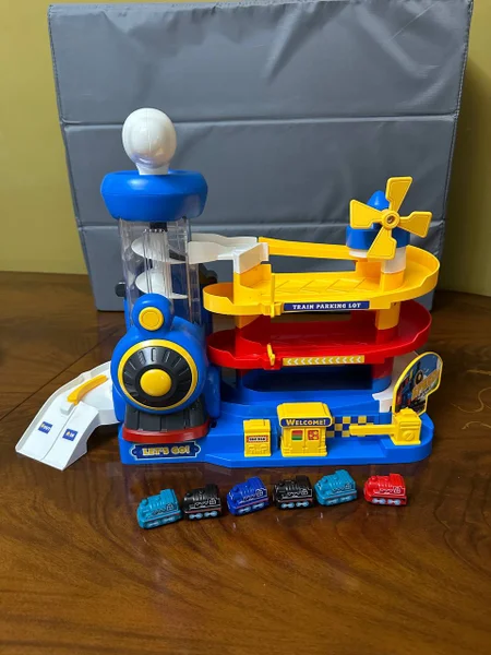 Игрушки и парковка для паровозиков — carpenter's kit, joystick, pencil sharpener