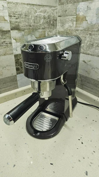 Кофемашина De’Longhi Dedica Arte EC885.GY — espresso maker