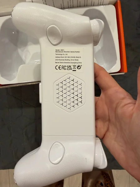 Геймпад для смартфона — can opener, iPod