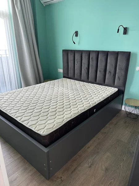 Кровать с матрасом 210х170 см — studio couch