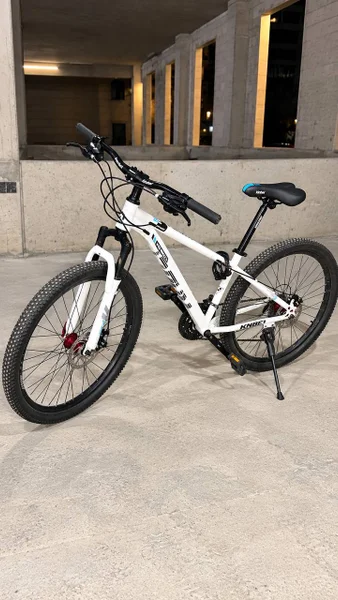 Черный велосипед — mountain bike