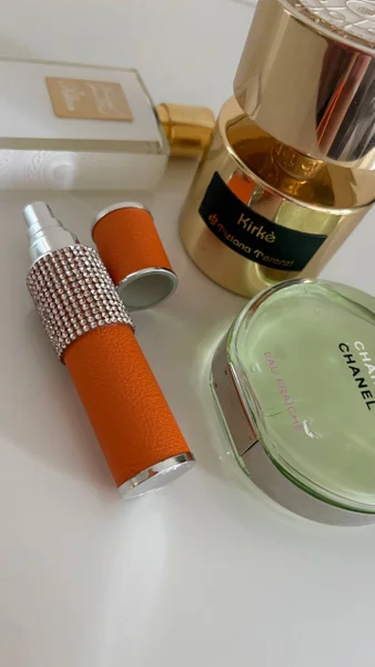 Нишевая и люксовая парфюмерия — lipstick, face powder