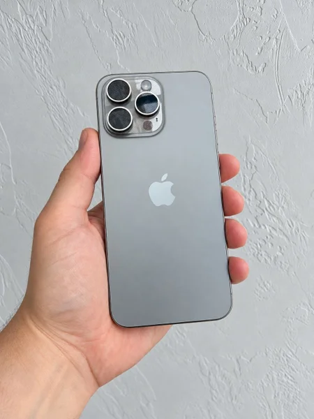 iPhone 15 Pro Max 256GB Natural Titanium — iPod, remote control