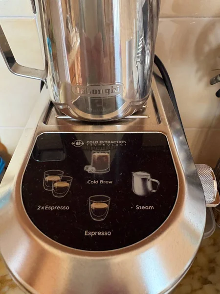 Кофемашина Delonghi — espresso maker, CD player, coffeepot