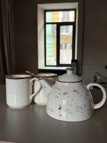 Чайник — teapot, coffeepot, water jug